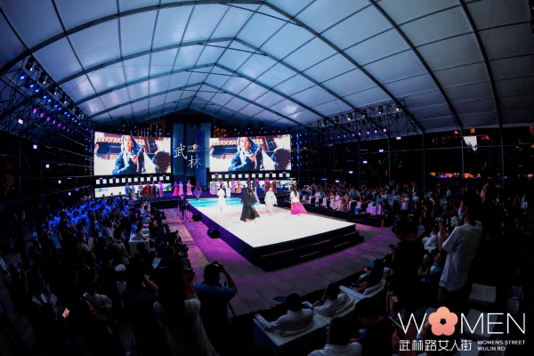 活動(dòng)篷房?jī)?nèi)活動(dòng)現(xiàn)場(chǎng) 活動(dòng)篷房?jī)?nèi)活動(dòng)現(xiàn)場(chǎng)