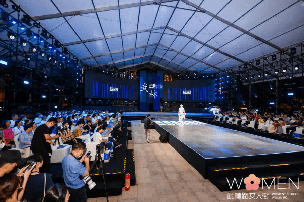 活動(dòng)篷房?jī)?nèi)部 活動(dòng)篷房?jī)?nèi)部